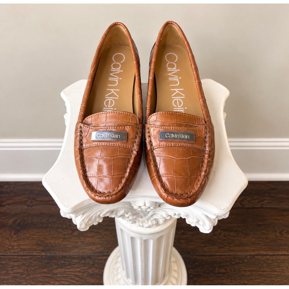 Calvin Klein Leta Cognac Brown Croc Embossed Loafers Silver Logo Plaque Size 6